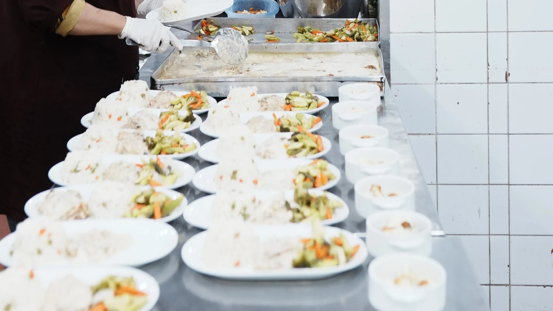 Meal plan preparation is supervised by board members with professional experience in the field.